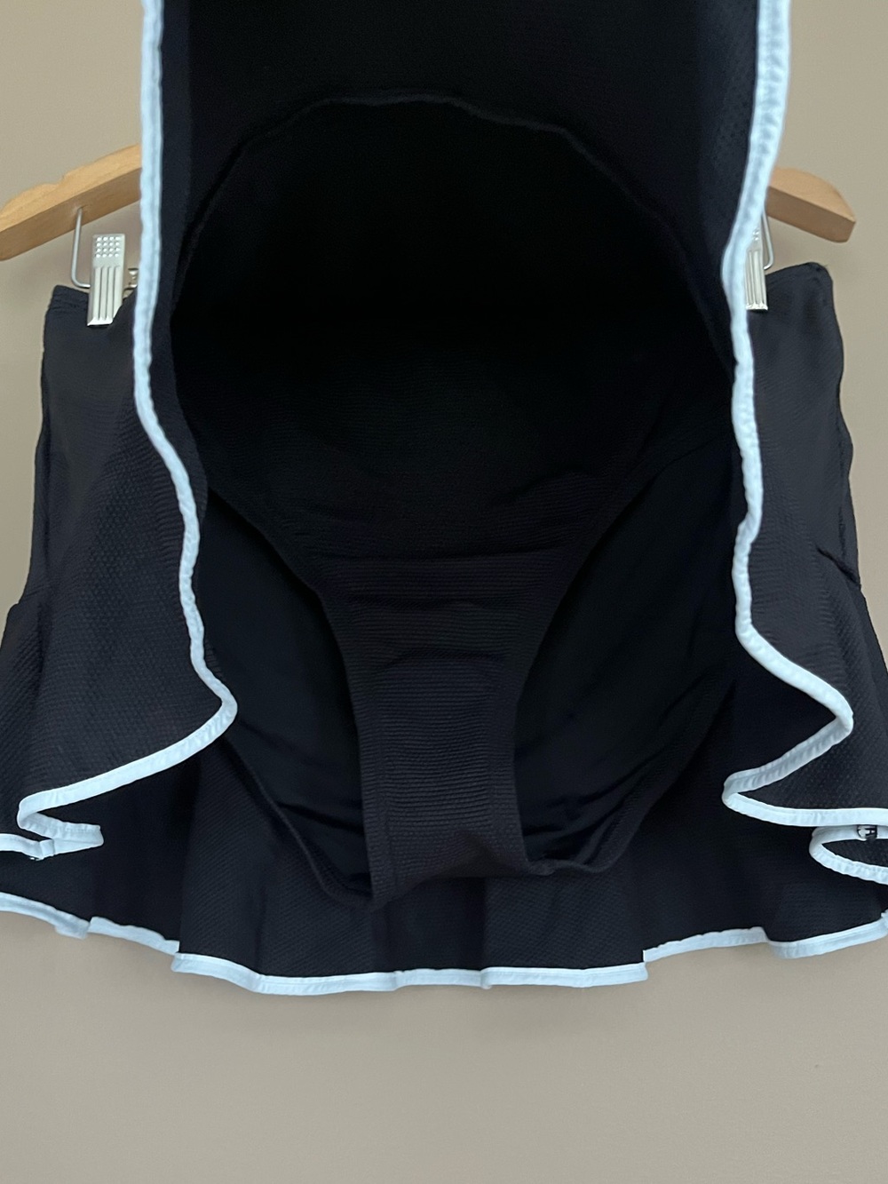 {Tommy Bahama} Island Cays Cabana High-waist Swim Skirt in Black - Medium - NWT - Picture 4 of 12